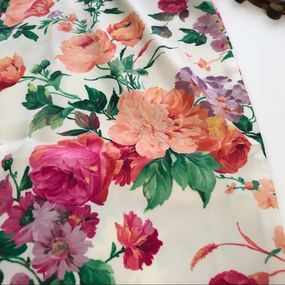 ⬇️$115🚨BUY NOW🚨 AGAIN DYLAN FLORAL MIDI DRESS - Picture 4 of 6